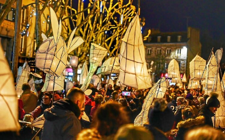 Parade de lanternes mantaises - Mars à l'Ouest